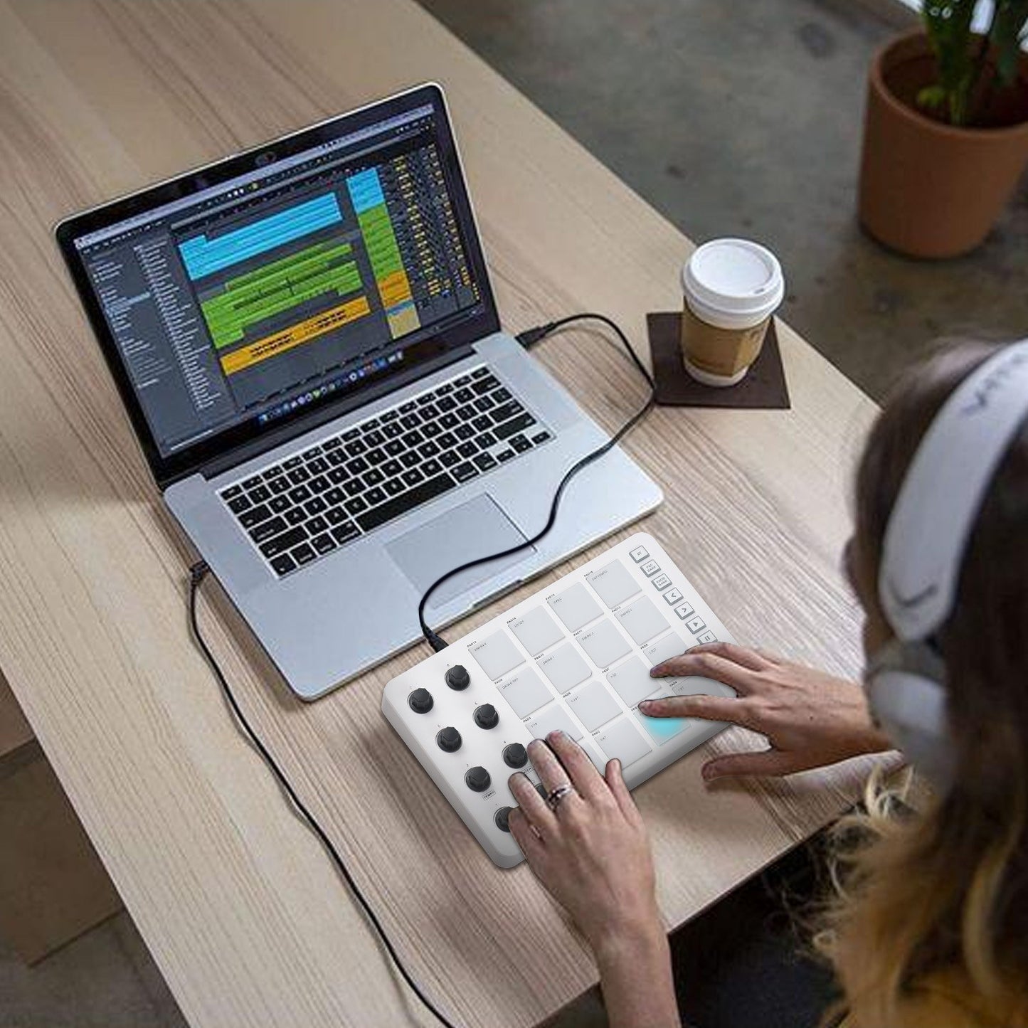 Portable M-VAVE SMC-PAD MIDI Controller with RGB Backlit Strike Pads and Keyboard