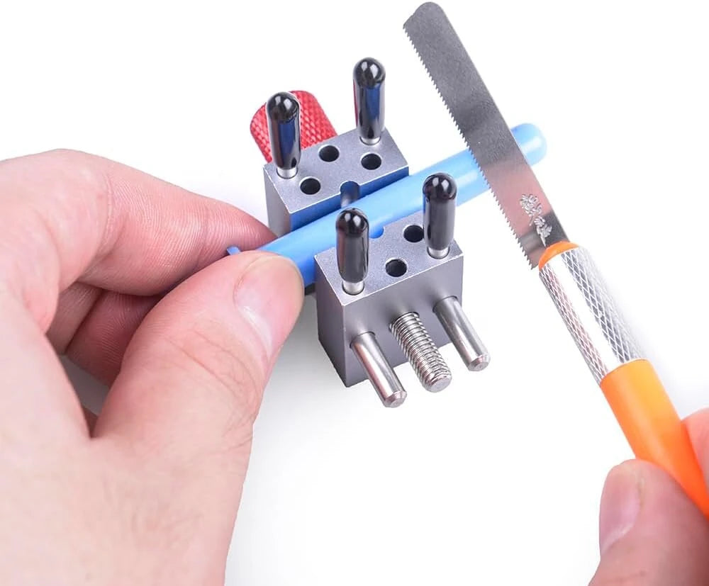 Adjustable Precision Mini Vise, 1.18-inch Wide Bench Vice Clamp for Scale Models, Crafts, Jewelry, Watches, Electronics