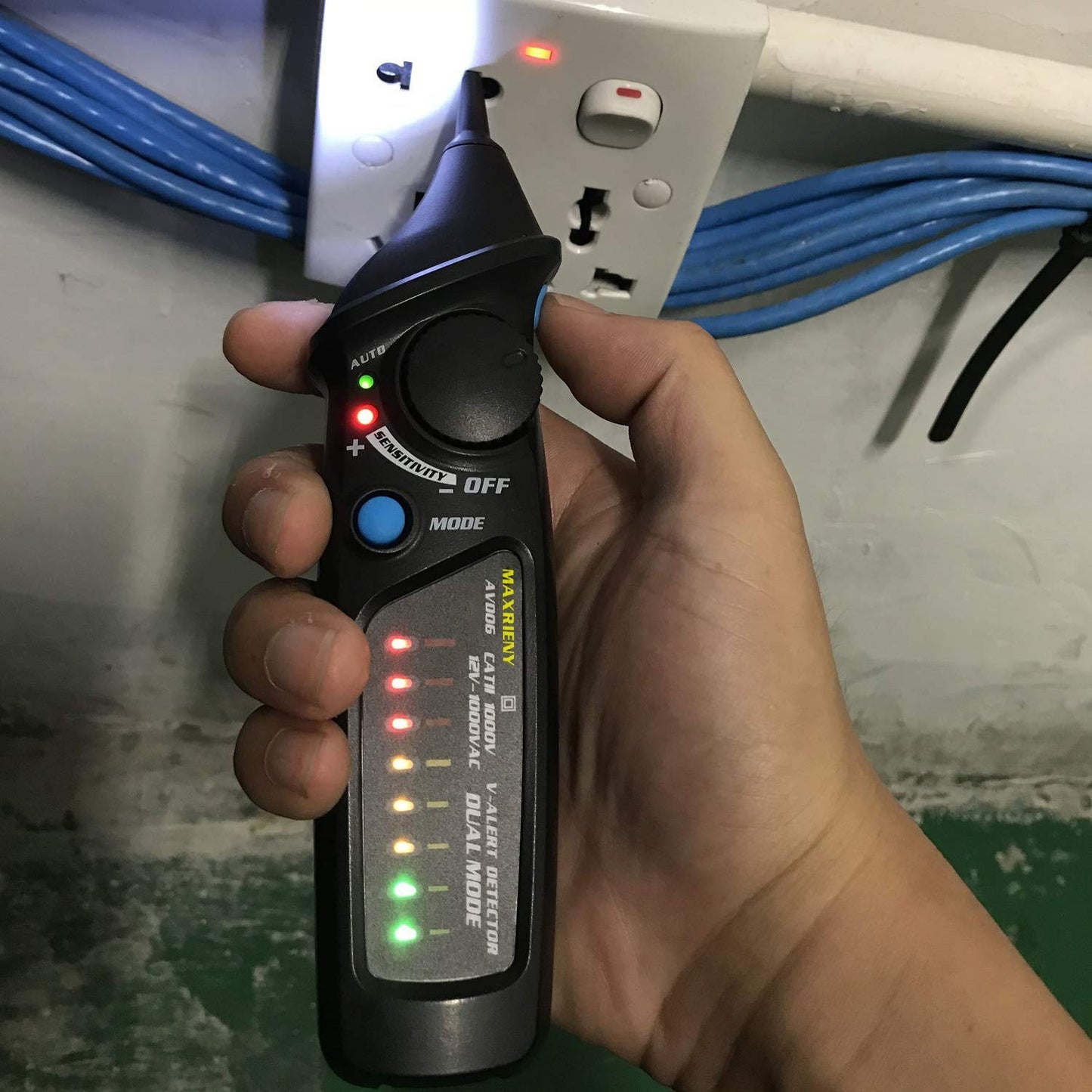 MAXRIENY AVD06 Dual Mode Non-Contact AC Voltage Detector 12V-1000V Tester with Flashlight
