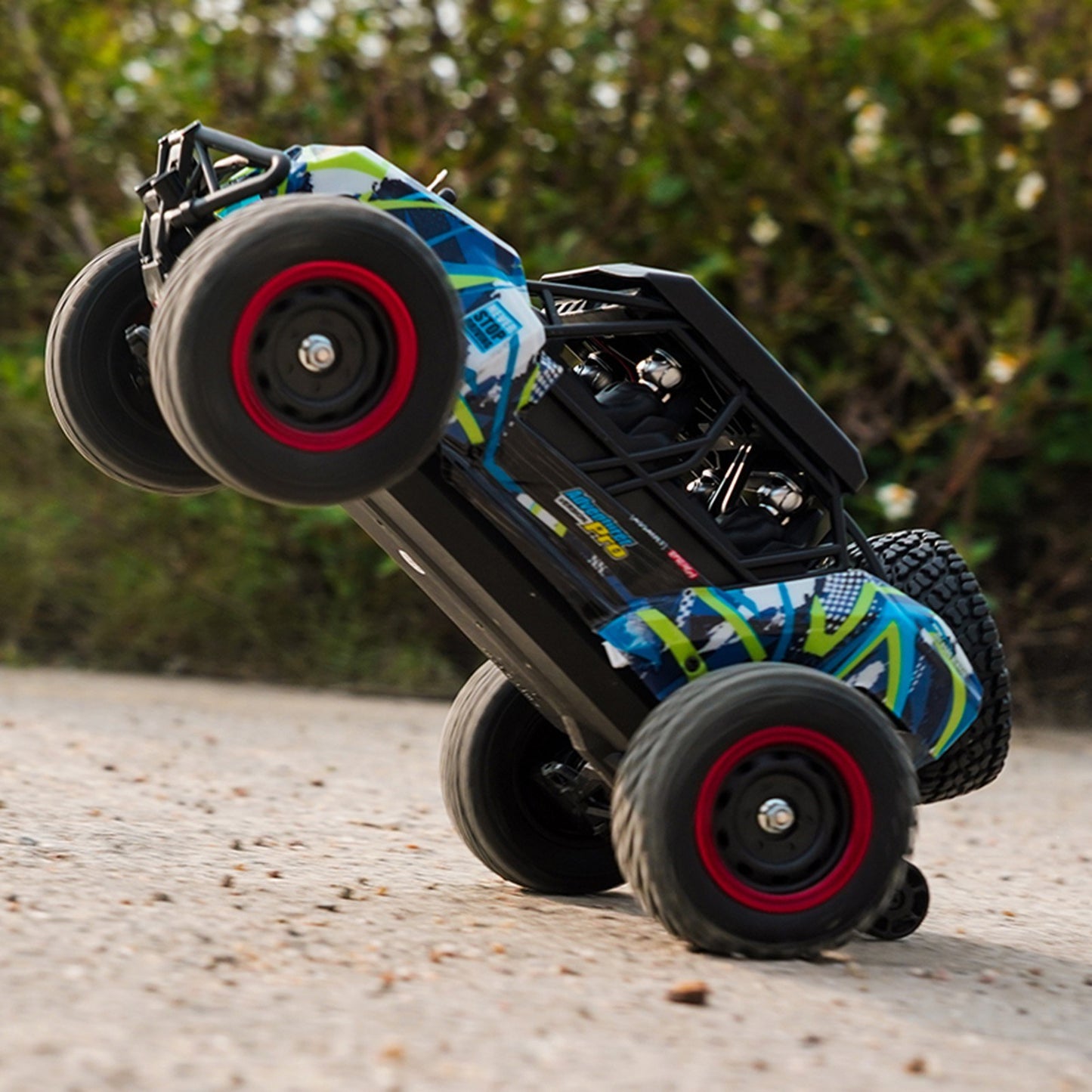 1/16 Brushless 4WD RC Truck: High Speed 70km/h Off-Road Vehicle - 2.4GHz Remote Control